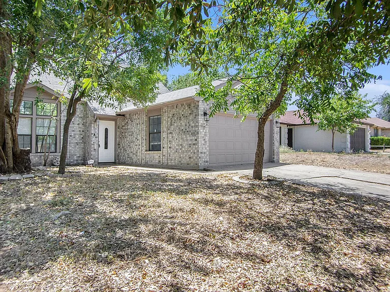 2541 Galemeadow Dr — Photo 2