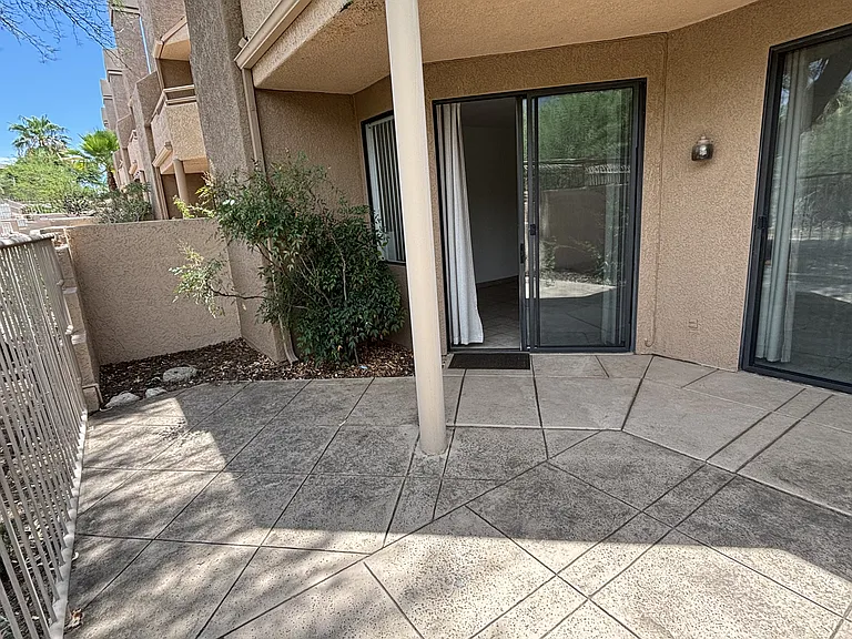 5675 N Camino Esplendora #2111 — Photo 8
