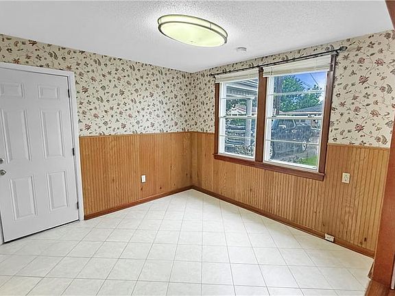 4th image of 1038 Hawkins St
