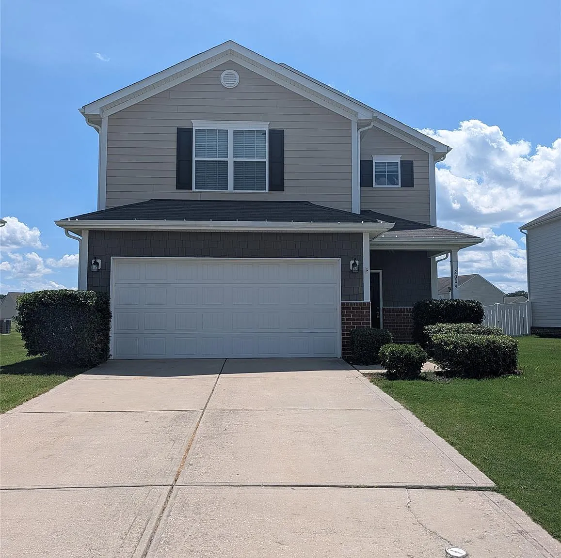 4 bed, 3.0 bath, $2,300 — Photo 1
