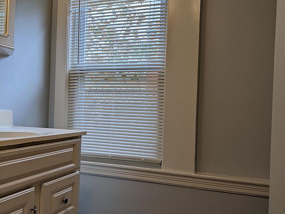 4th image of 632 Main St APT 8