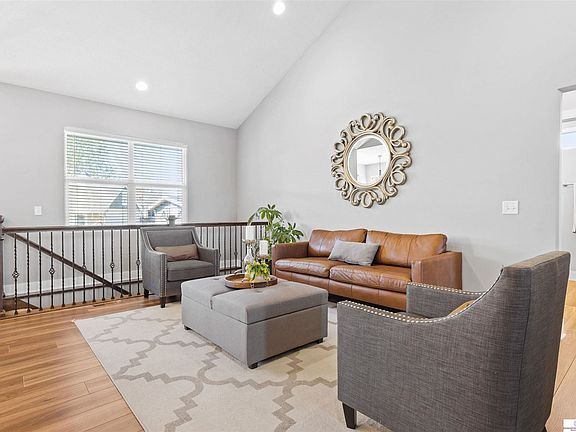 4th image of 2831 Brooks Hollow Dr