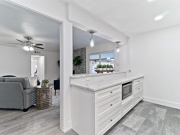 4th image of 7811 La Cosa Dr