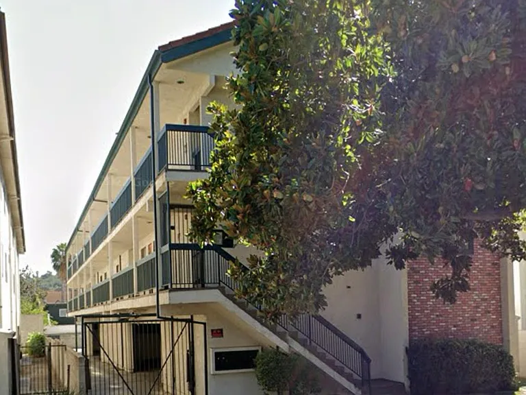 1000 E Garfield Ave — Photo 1