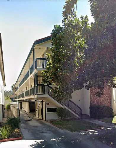 1000 E Garfield Ave Photo 1