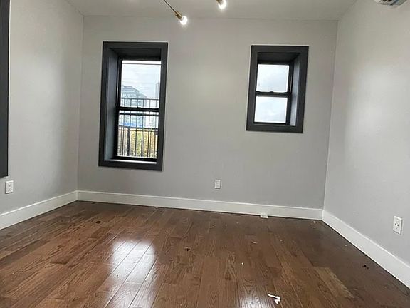 3rd image of 62 Vroom St #4K