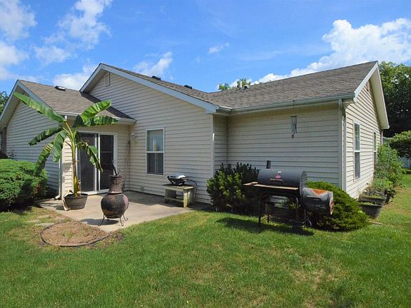 2nd image of 712 Cedar Ct
