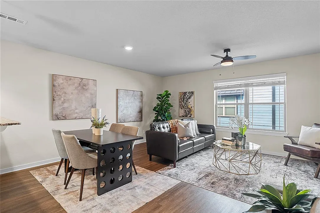 3 bed, 2.5 bath, 1420 sqft, $680 — Photo 1