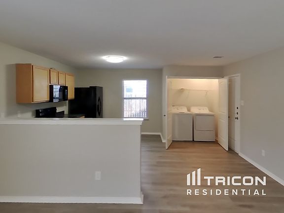 4th image of 1636 Wickham Dr