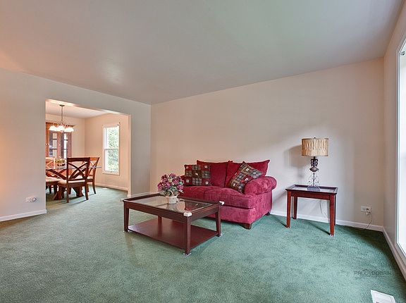2nd image of 889 Belle Isle Ln