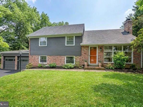 675 Wallace Dr, Strafford, PA 19087