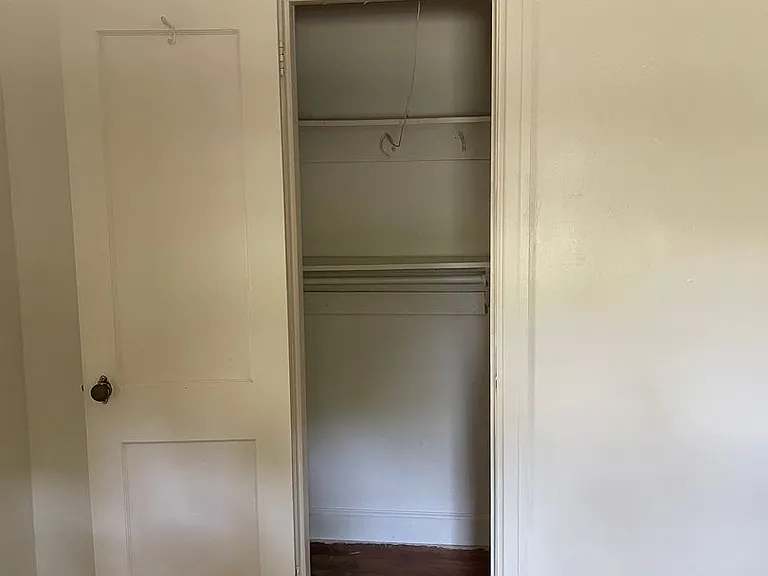 811 W Elm St — Photo 36