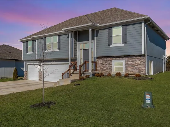 413 SW Nelson Dr, Blue Springs, MO 64014