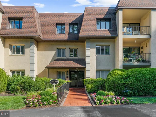 306A Summit Dr, Bryn Mawr, PA 19010