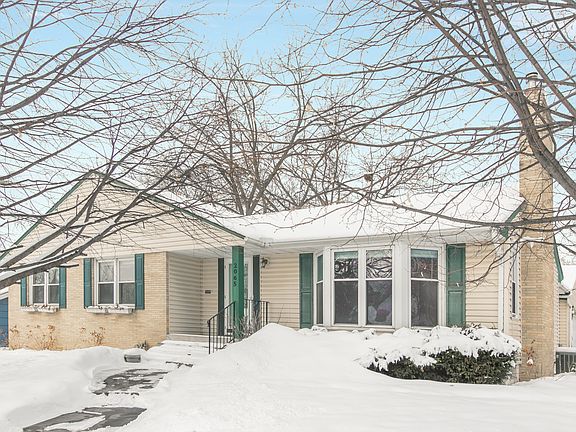 3rd image of 2065 Jefferson Ave