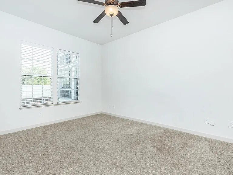 1810 Belcourt — Photo 10