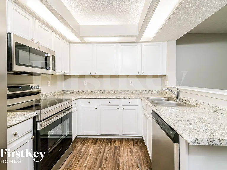 9515 Southbrook Dr — Photo 7