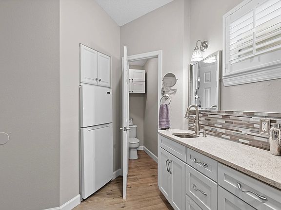 4th image of 808 Oakwood Ave #2