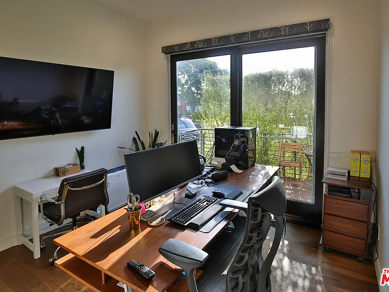 8501 Belford Ave — Photo 15
