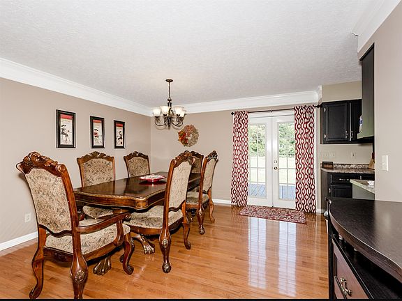 4th image of 3721 Armstrong Rd