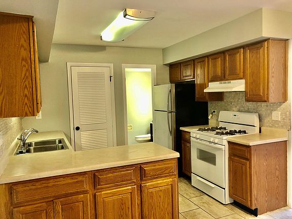 3rd image of 18 Wildwood Ln Unit G