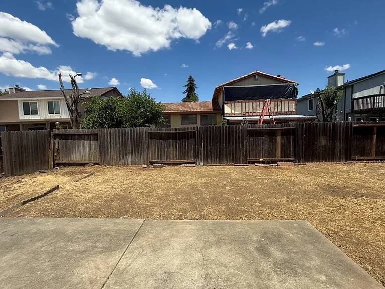 131 Glasgow Way — Photo 98