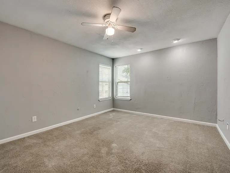 2205 Park Hill Dr — Photo 14