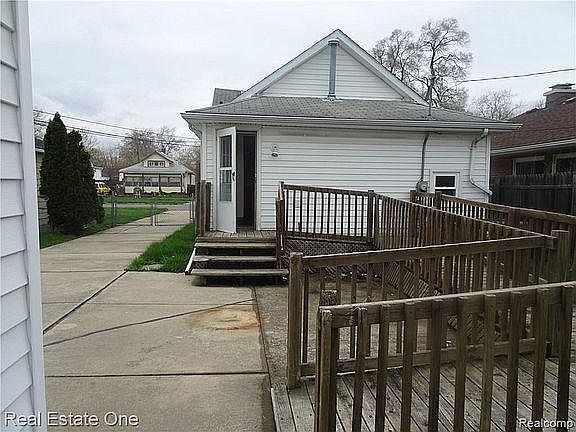 2nd image of 26228 Clancy St