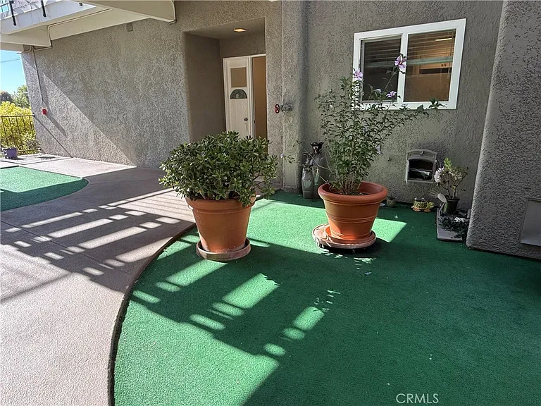 2404 Via Mariposa W #1E — Photo 1