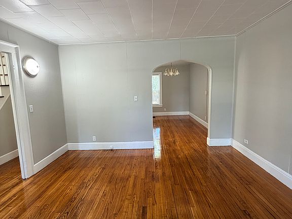 2nd image of 202 Hallock Ave