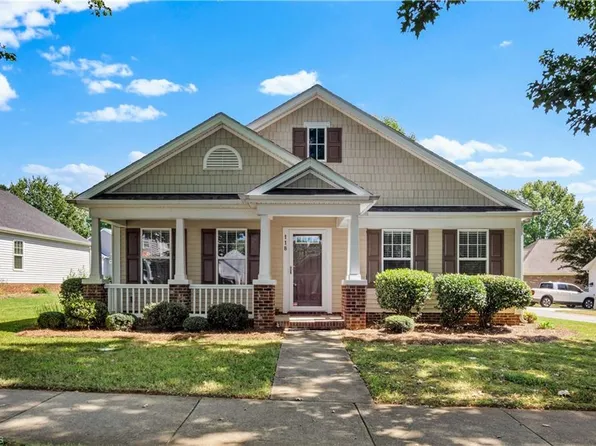 118 Parkview Ln, Bermuda Run, NC 27006