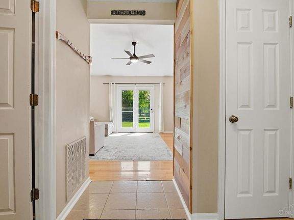 4th image of 9262 White Pine Dr