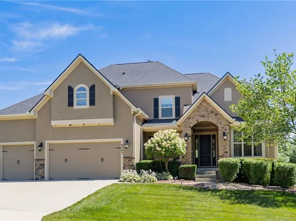 9445 W 157th Pl, Overland Park, KS 66221