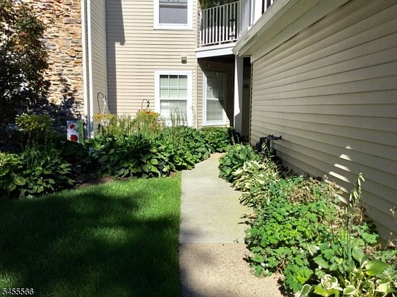 2nd image of 32 Loch Ln