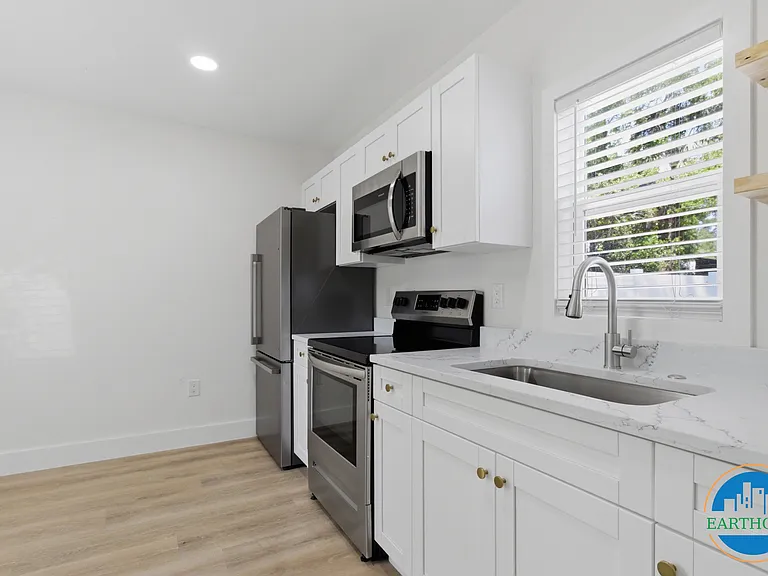 701 W Plaza Pl #B — Photo 10