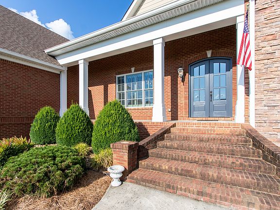 3rd image of 284 Waterford Dr