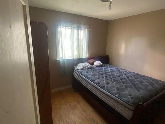 4th image of 626 Mctavish STREET