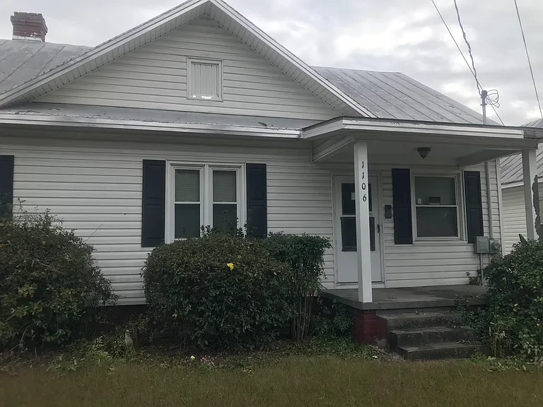 1106 N George St — Photo 10