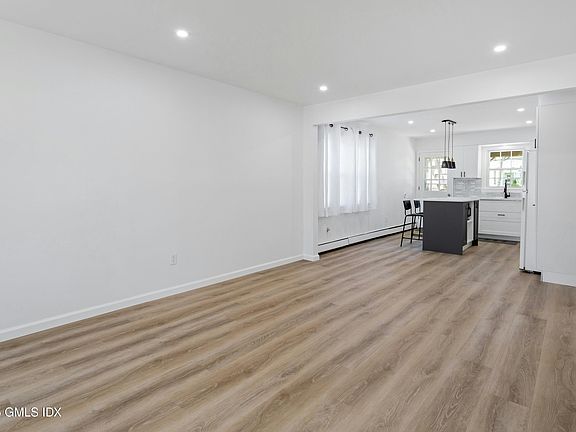 3rd image of 171 1/2 Henry St