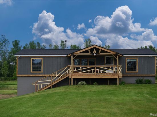 4288 Castle Rd, North Branch, MI 48461