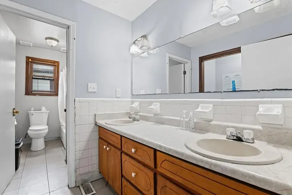 7 bed, 2000 sqft, $850 — Photo 4