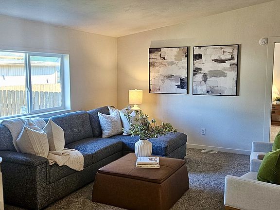 2nd image of 451 Lochaven Ave