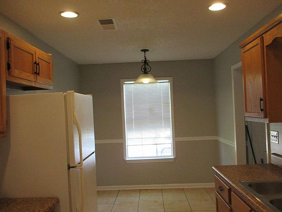 4th image of 7114 Village Ln