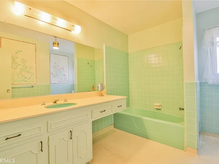 3744 Pine Ave — Photo 23