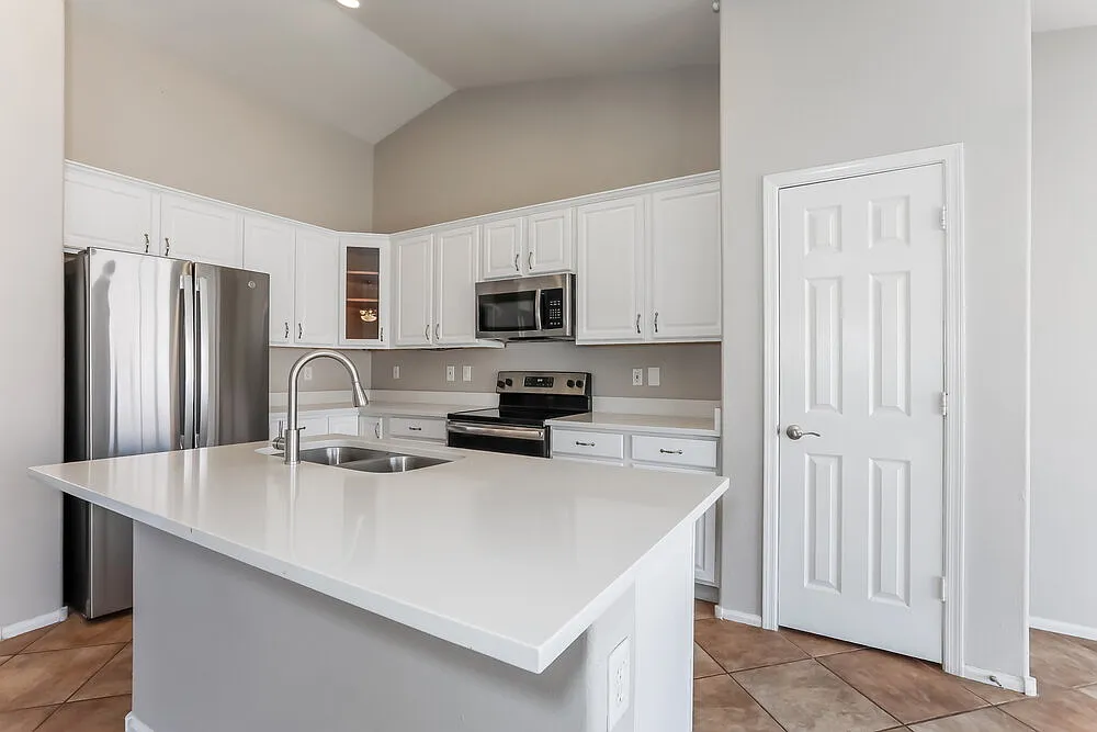 4 bed, 2.0 bath, 1657 sqft, $1,900 — Photo 4