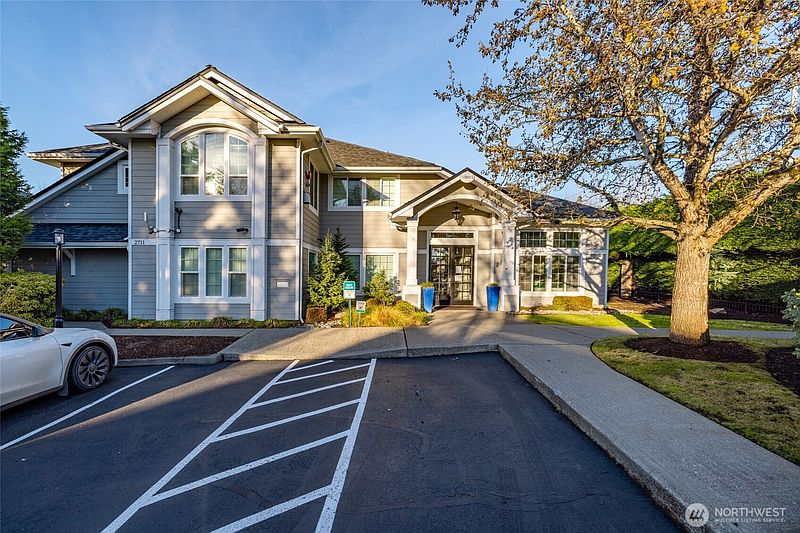 3rd image of 16125 Juanita-Woodinville Way NE #805