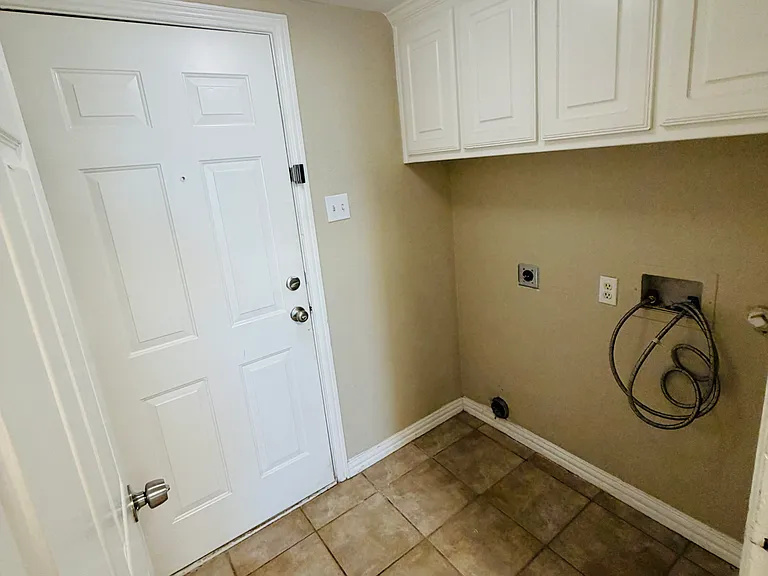 5904 Blackmon Ct — Photo 6