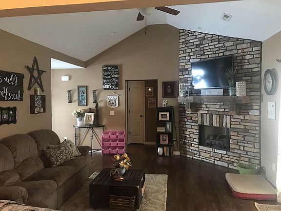 3rd image of 113 Cedar Hollow Ct