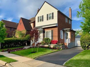 163 Amherst Rd, Valley Stream, NY 11581