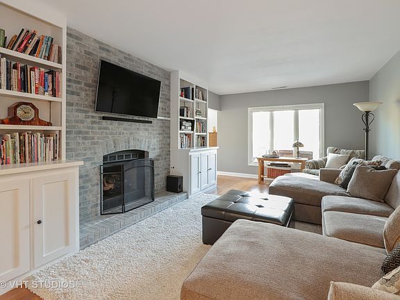 3rd image of 815 Maywood Ct